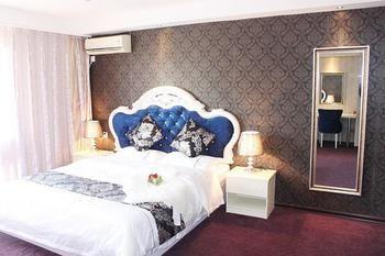 Tangfeng Art Hotel Shenyang North Railway Station Extérieur photo